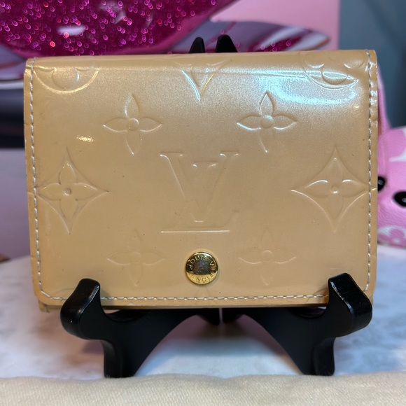 Louis Vuitton Cream Envelope Carte de Visite Monogram Vernis Wallet - Picture 3 of 15